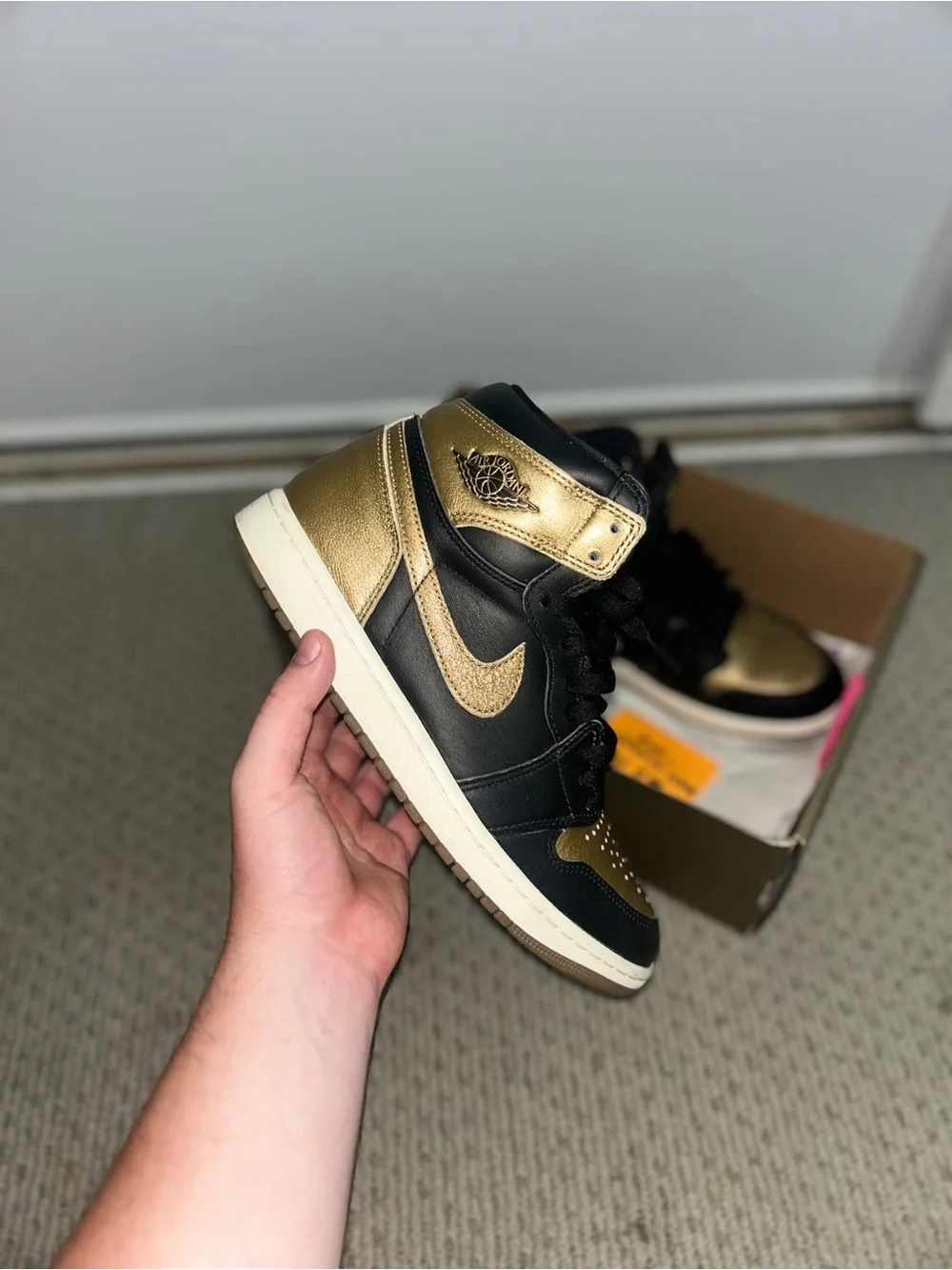 Jordan Men's Black and Gold Air Jordan 1 Mid